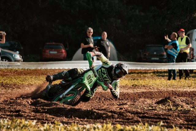 04debe-99bdf60cbbc442289993140cbef07d0fmv2