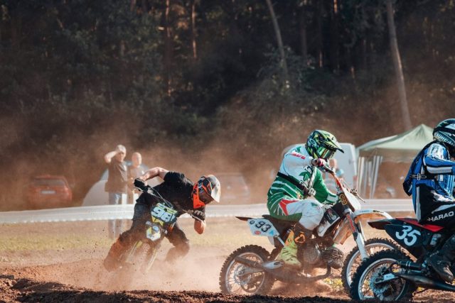 04debe-aea0ee2fcd3c46bc833e7aed33c7c4f6mv2-1